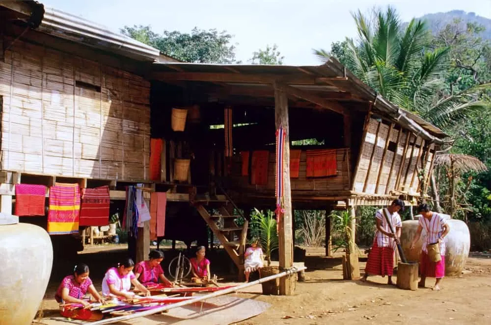 Taphoen Khi Karen Village