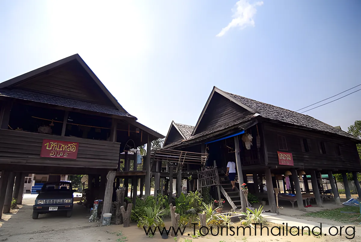 Thai Lue Village Ban Nong Bua