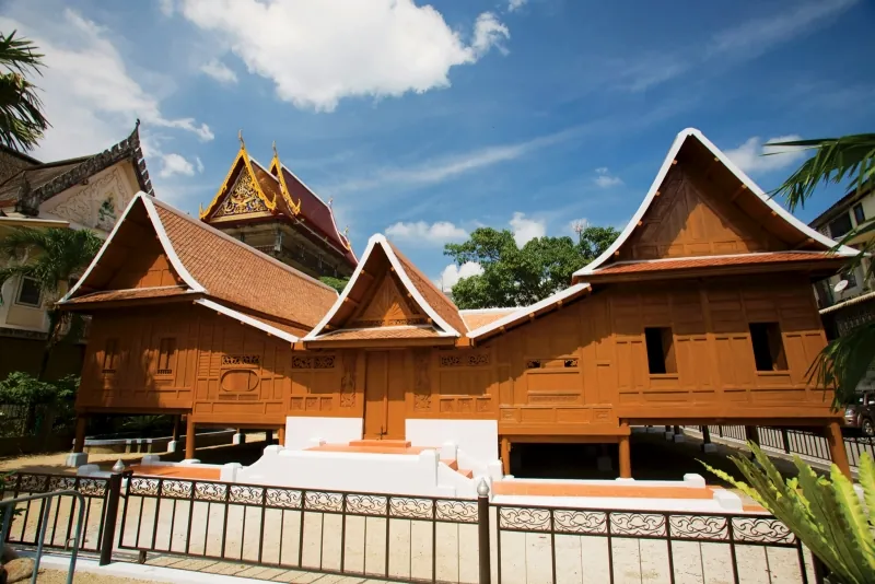 Thai Style Kuti at Wat Wang Tawan Tok — photo 2
