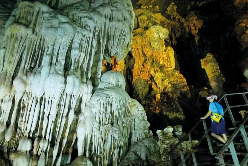 Tham Chet Khot or Tham Satta Khuha