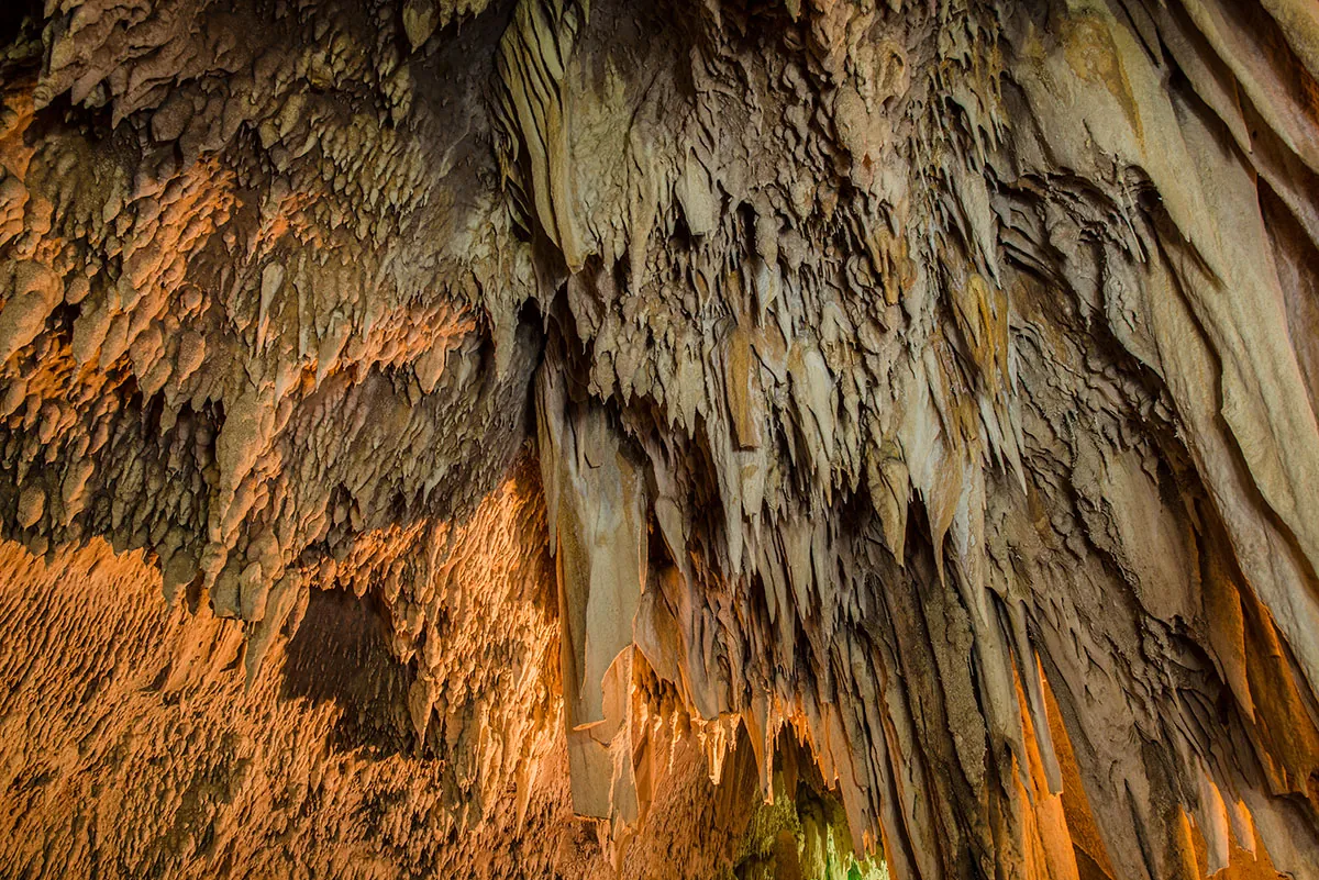 Tham Khao Chang Hai