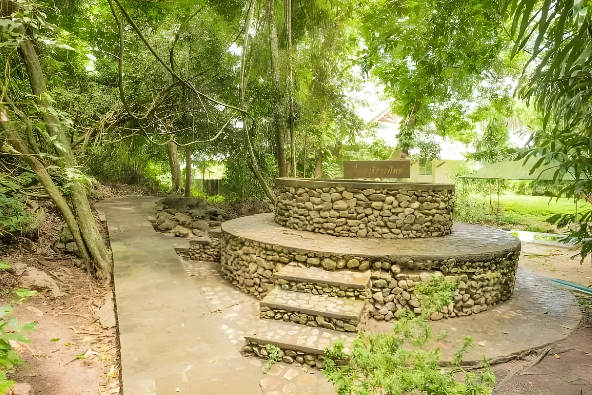 Tham Khao Plu Hot Spring