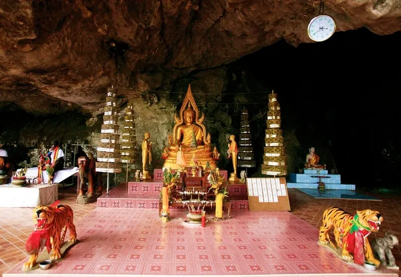 Tham Phra Khayang