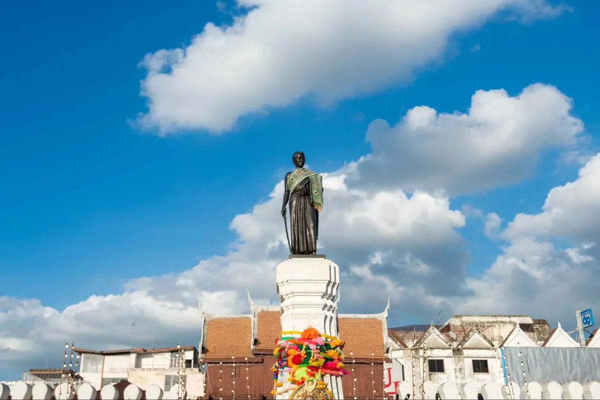 Thao Suranari Monument