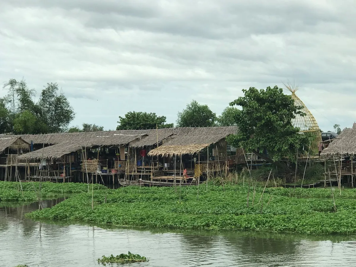 Giant Fish Trap, Wat Thong Pradit — photo 2