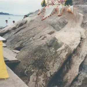 Phra Phutthabat Wern Pla (Buddha Footprint in the Mekong) — photo 2