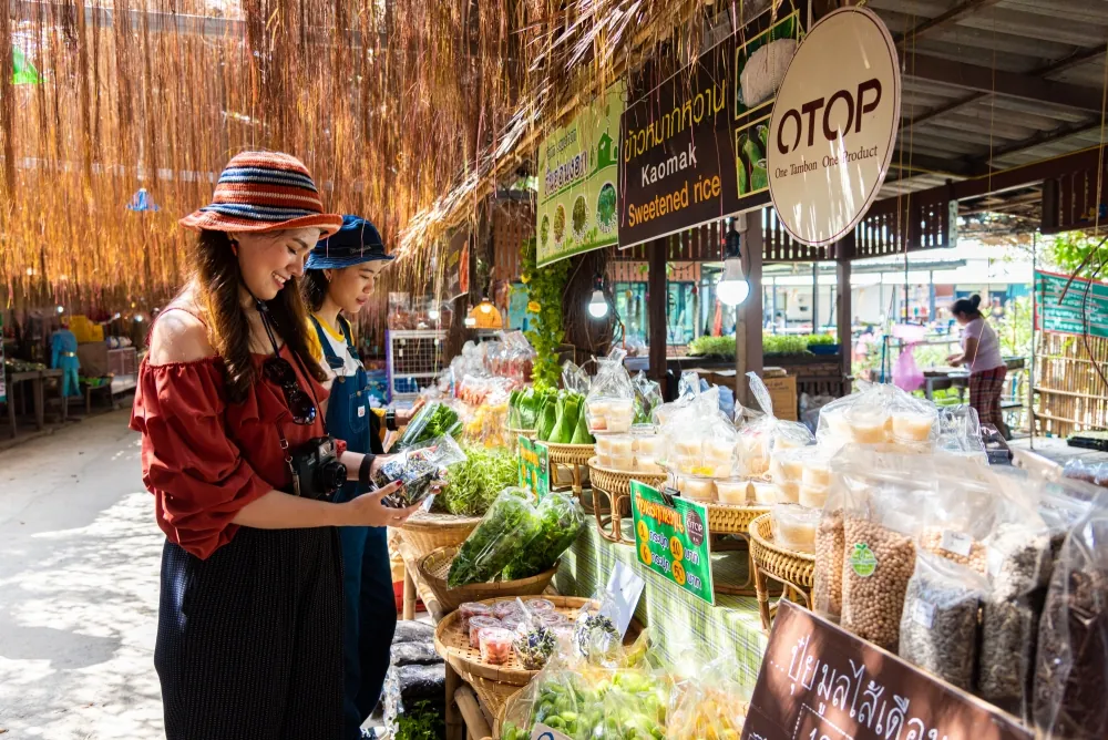 Thung Bua Daeng Na Bang Len Floating Market — photo 4