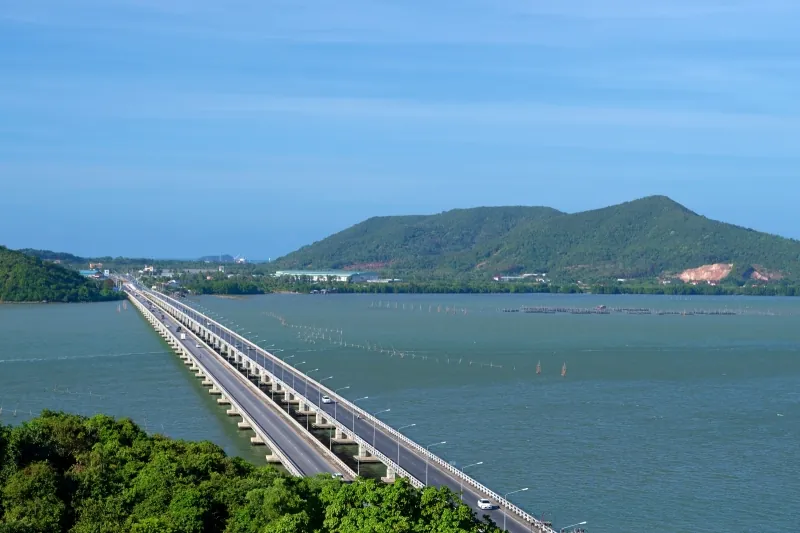 Tinsulanond Bridge — photo 2