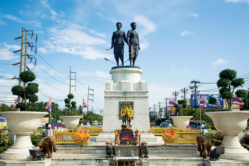 Two Heroines Monument — photo 2