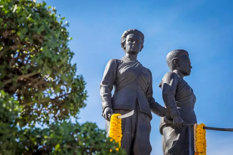 Two Heroines Monument