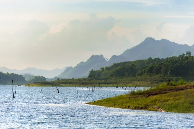 Vajiralongkorn Dam (Khao Laem Dam) — photo 2