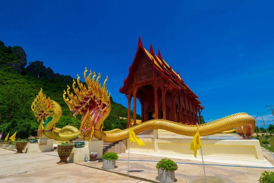 Wat Ao Noi (Tham Phra Non)