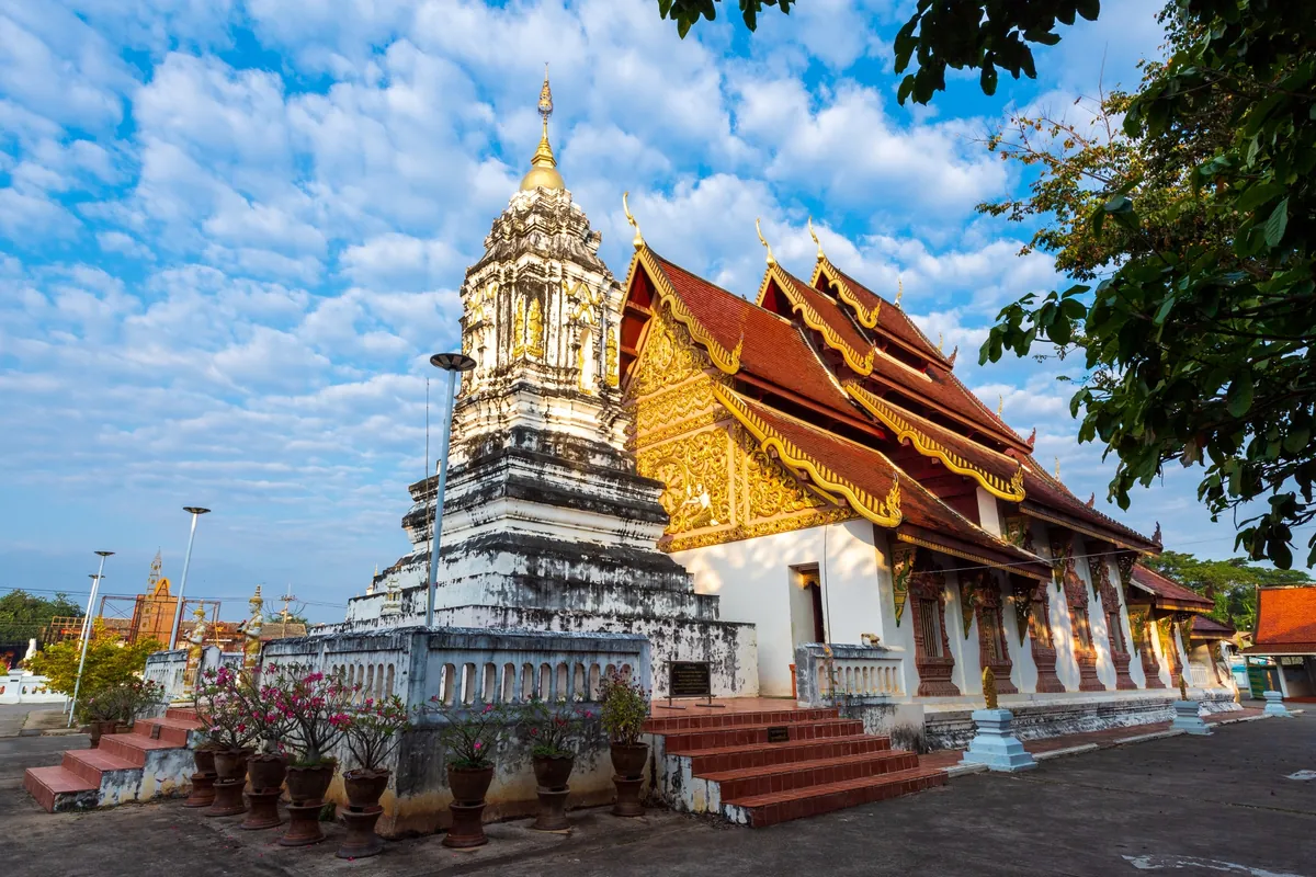Wat Bunyuen, a royal temple — photo 5