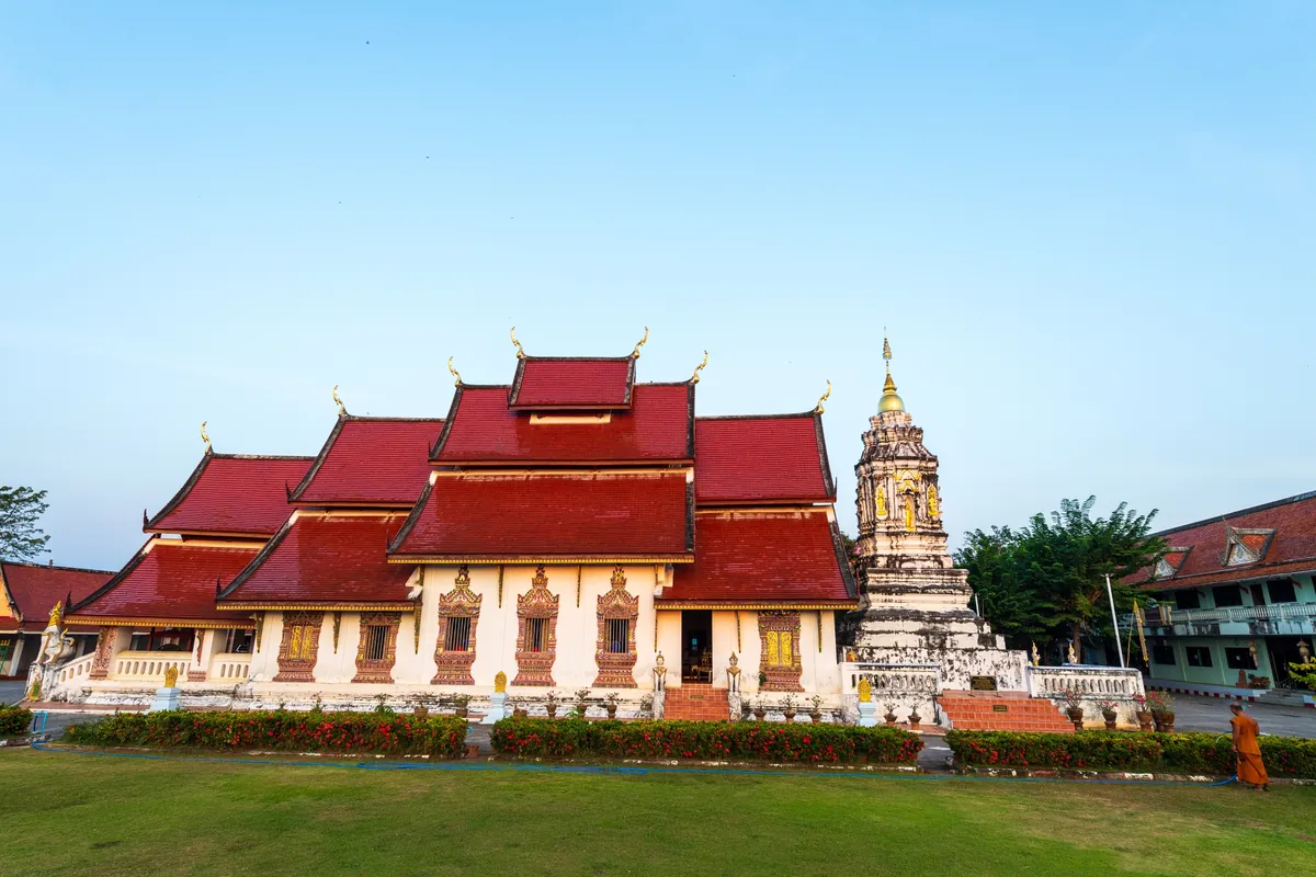 Wat Bunyuen, a royal temple — photo 3