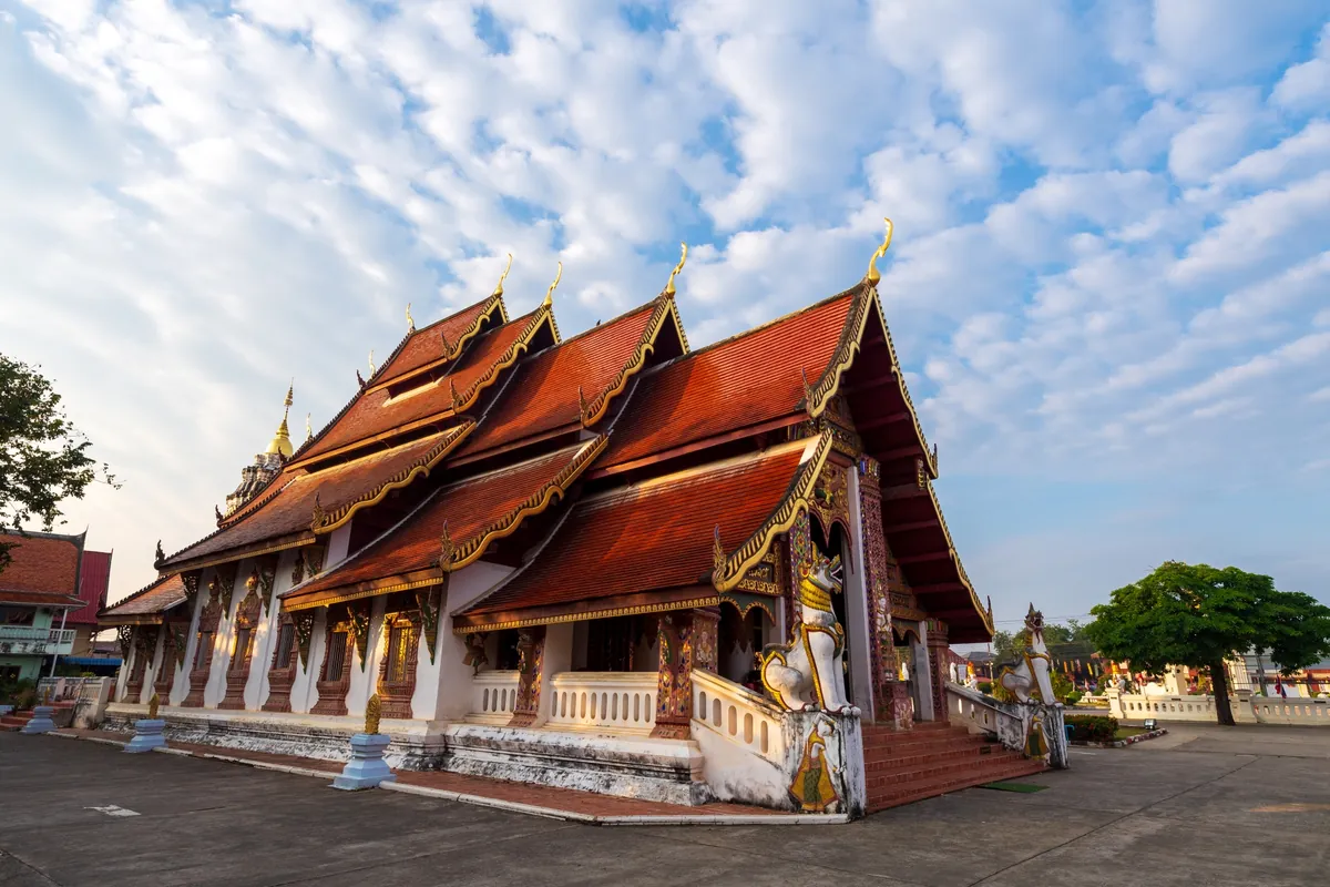 Wat Bunyuen, a royal temple — photo 2