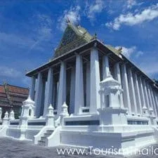 Wat Chaloem Phra Kiat Worawiharn