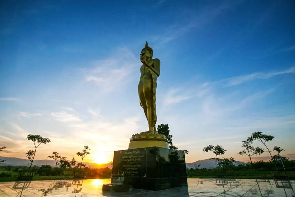 Wat Doi Khoi Khao Kaeo and Wat Klang Suan Dokmai