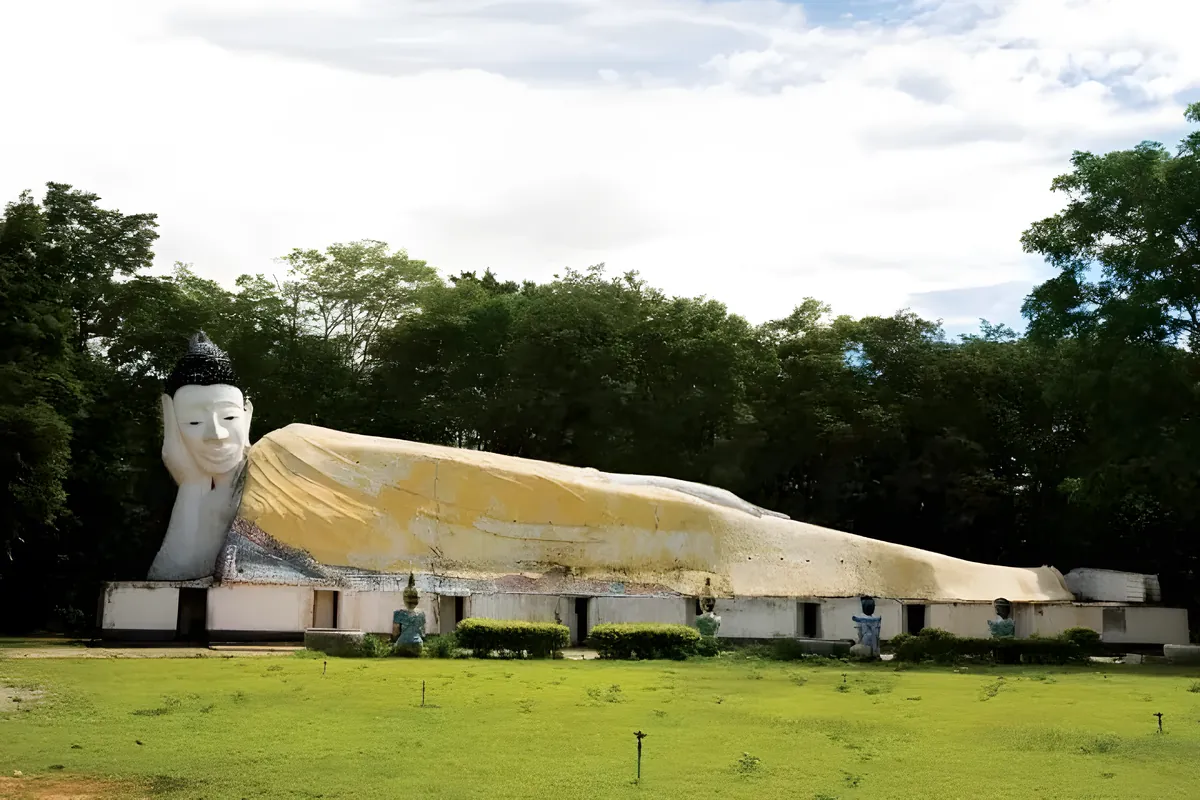 Wat Khao Pratu Chumphon