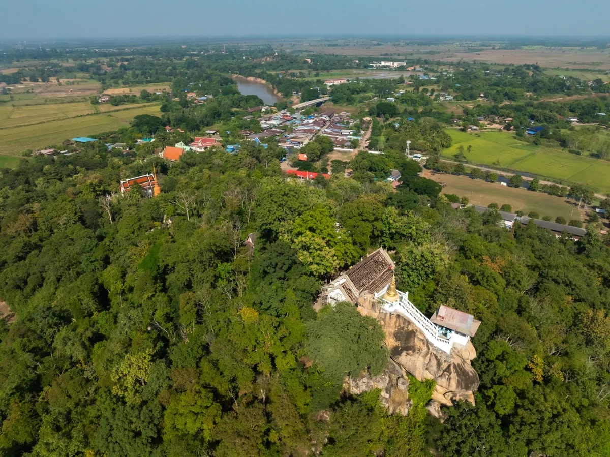 Wat Khao Roob Chang