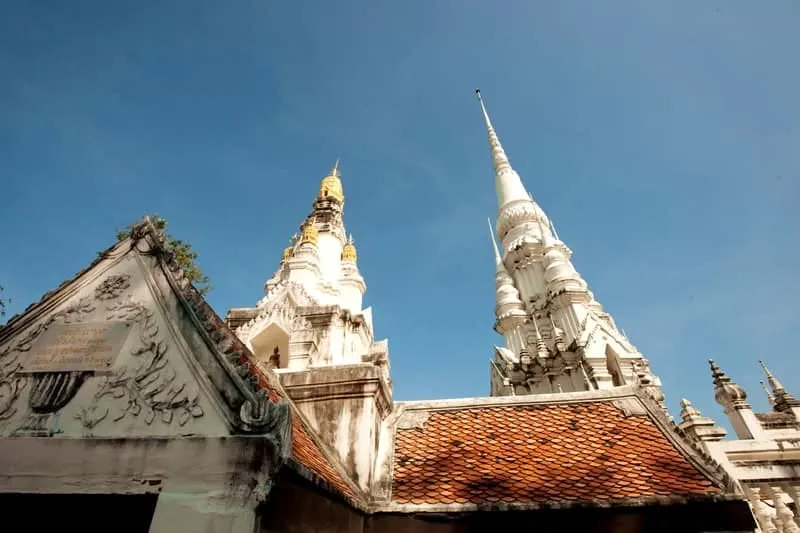 Wat Khaokaew Voraviharn