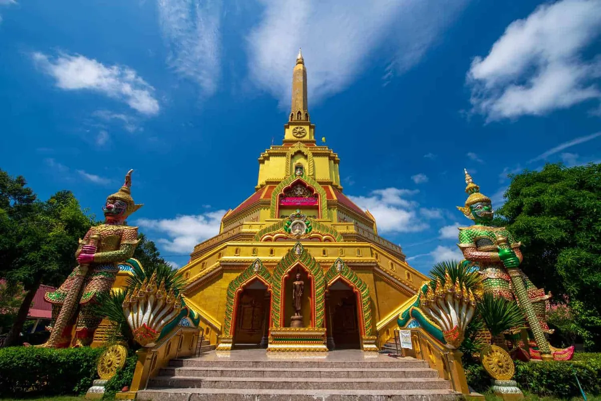 Wat Ko Kaeo Thudongkhasathan  or Wat Rahan