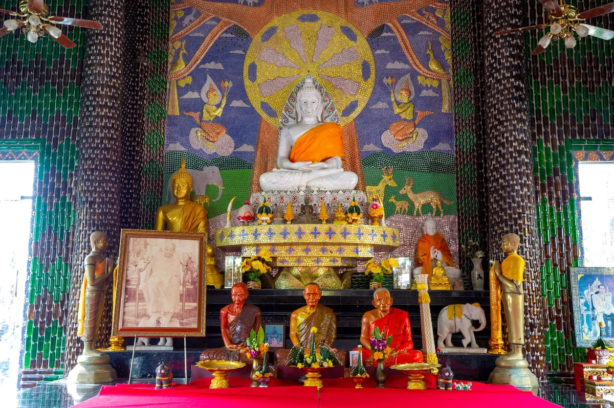 Wat Pa Maha Chedi Kaeo or Wat Lan Khuat — photo 3
