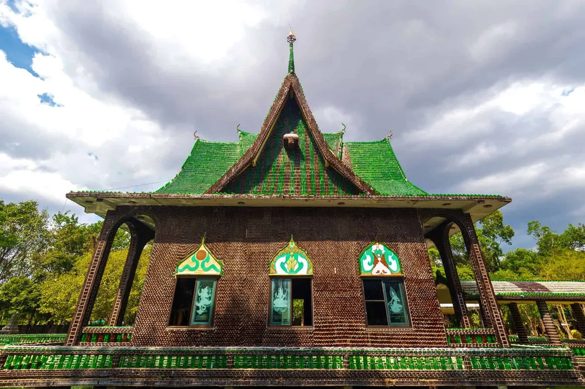 Wat Pa Maha Chedi Kaeo or Wat Lan Khuat