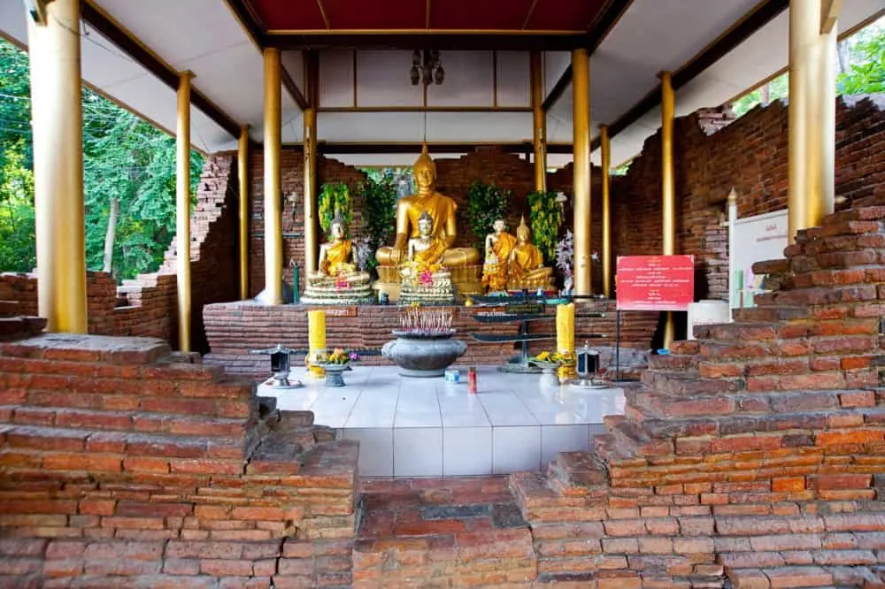 Wat Pho Kao Ton (Wat Mai Daeng)