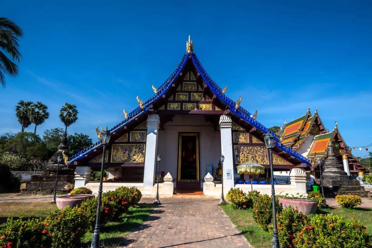 Wat Phra Borommathat Thung Yang