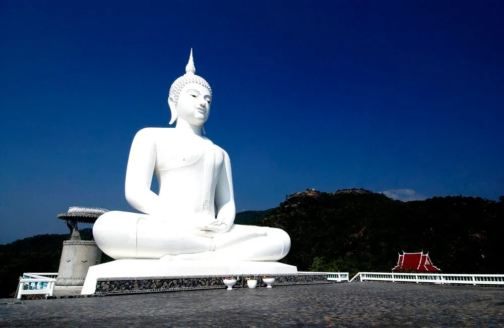 Wat Phra Phutthabat Doi Lon
