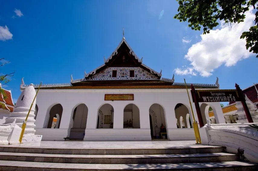 Wat Phra Thaen Dong Rang