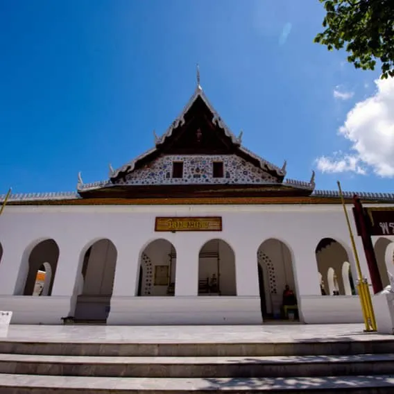 Wat Phra Thaen Dong Rang