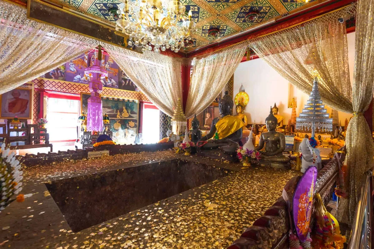 Wat Phra Thaen Sila At