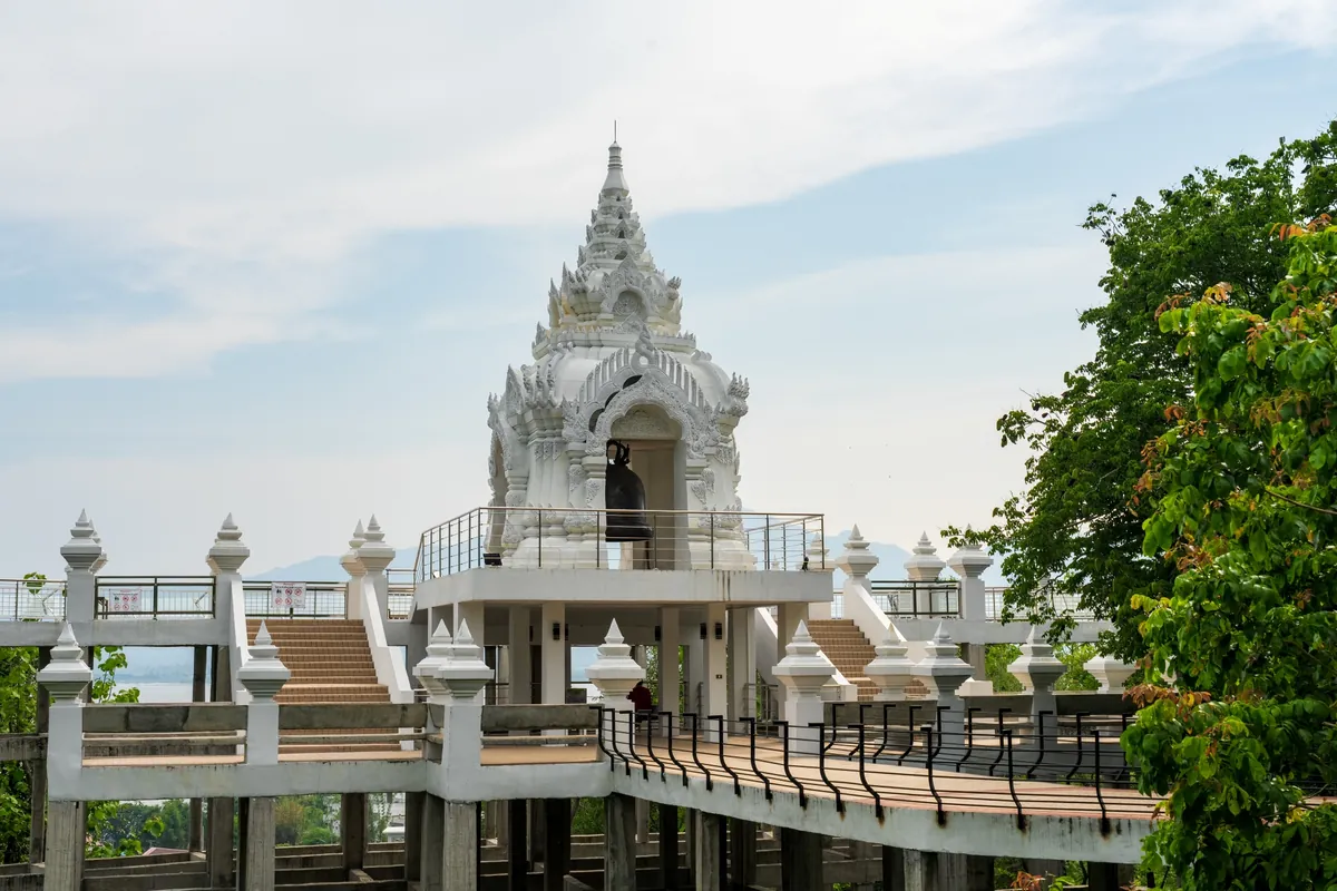 Wat Phra That Chom Thong — photo 4