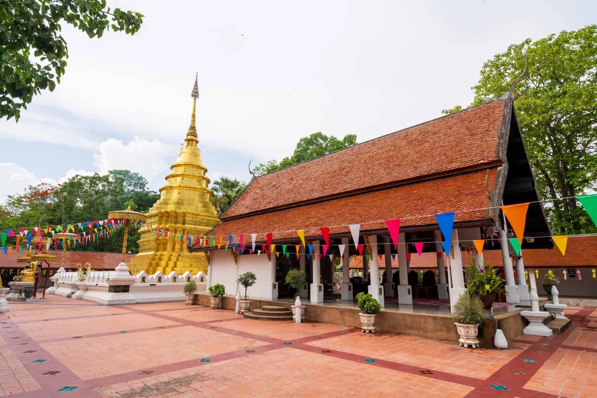 Wat Phrathat Chom Thong