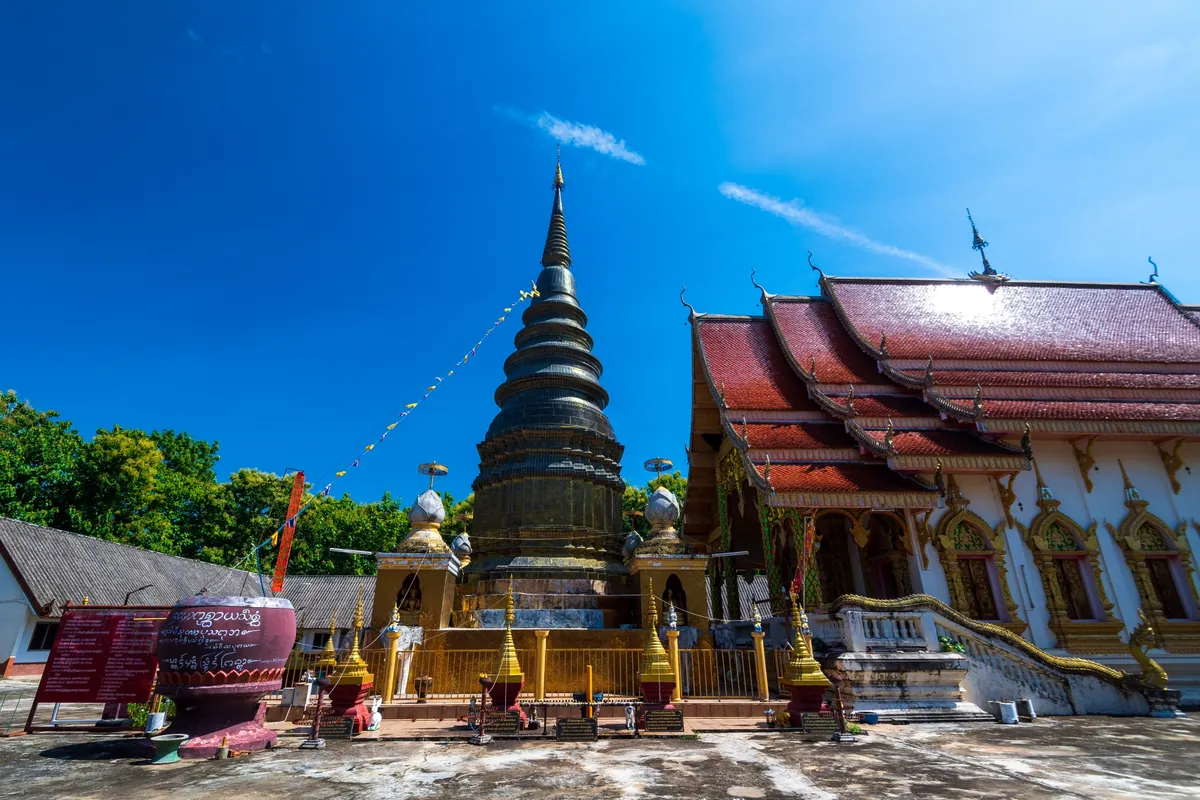 Wat Phrathat Duang Diaw