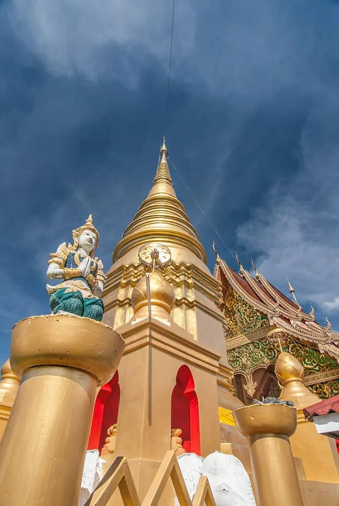 Wat Phrathat Duang Diaw