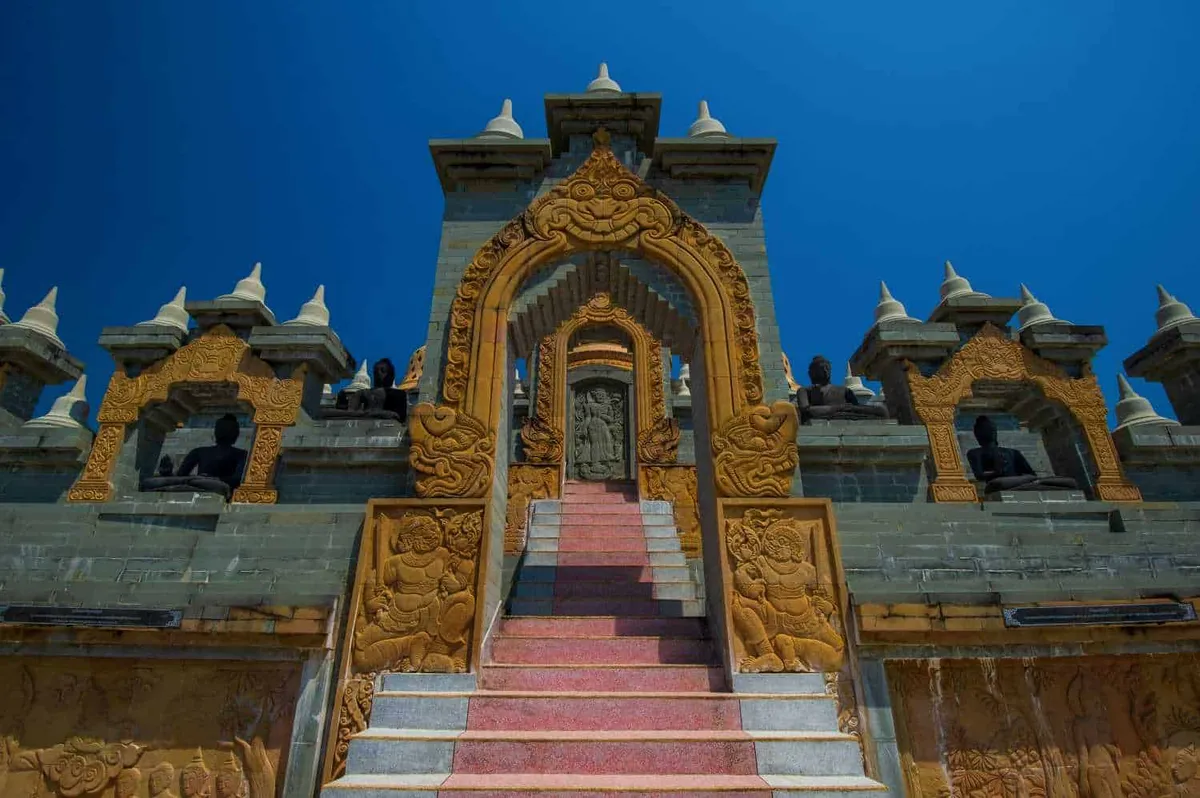 Wat Prachakhom Wanaram (Wat Pakung)