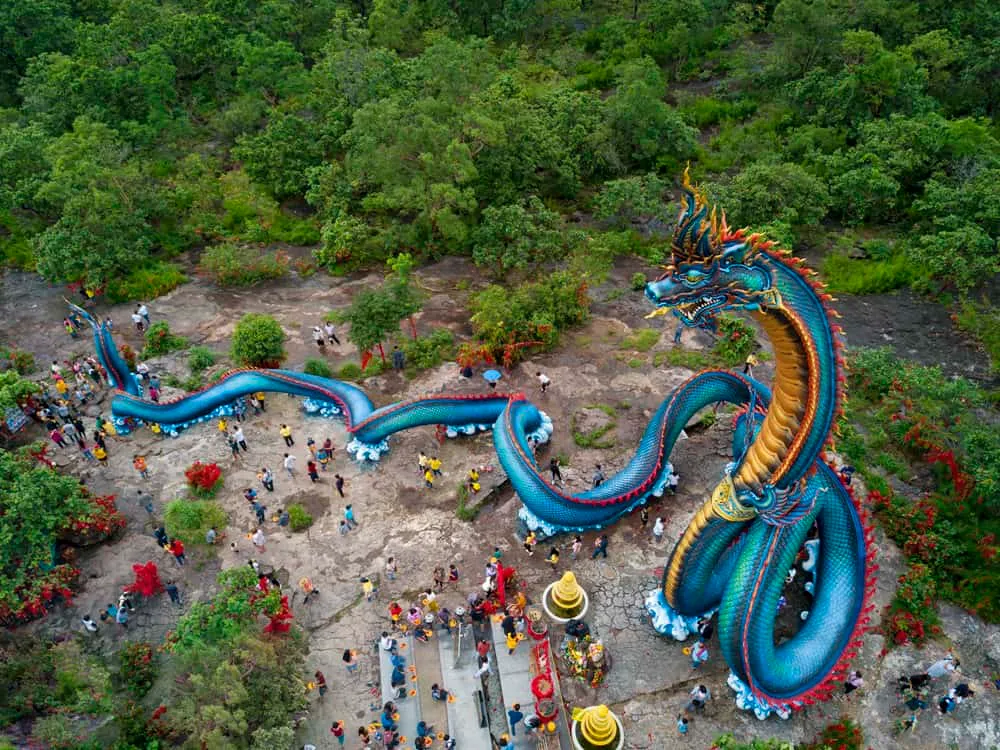 Wat Roi Phra Phutthabat Phu Manorom