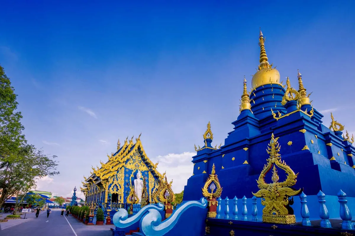 Wat Rong Suea Ten (Blue Temple) — photo 3