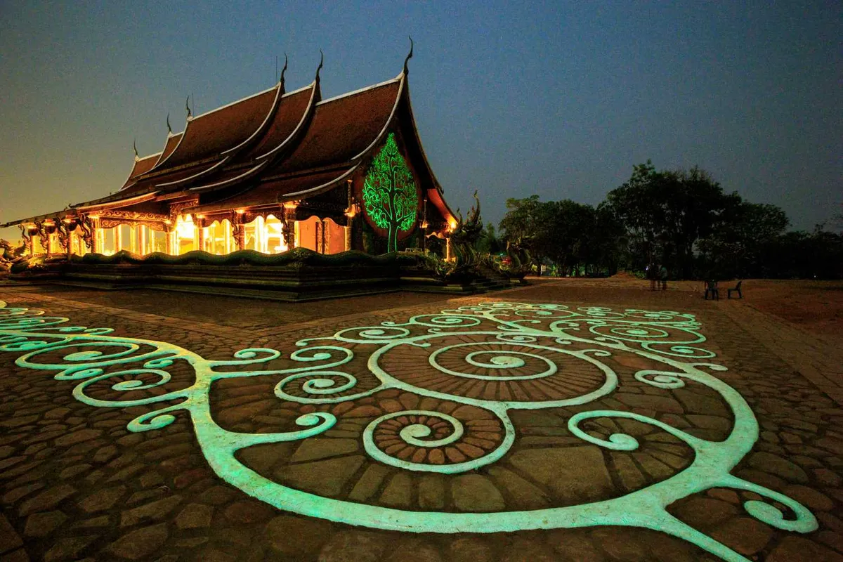 Wat Sirindhorn Wararam Phu Phrao