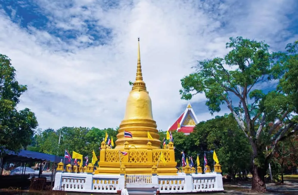 Wat Sommuttithep Thapanaram or Wat Laem Son