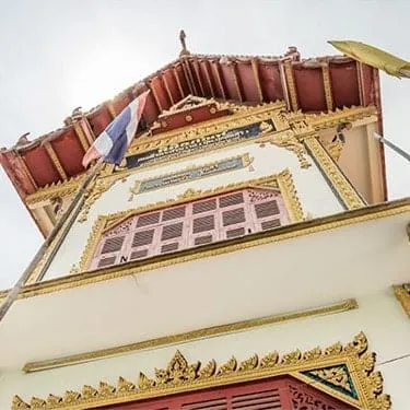 Wat Suwannaphum (Wat Klang or Wat Mai)