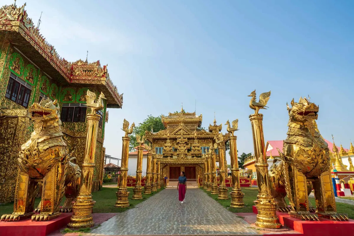 Wat Thai Watthanaram (Wat Mae Tao Ngiao or Wat Thai Yai)
