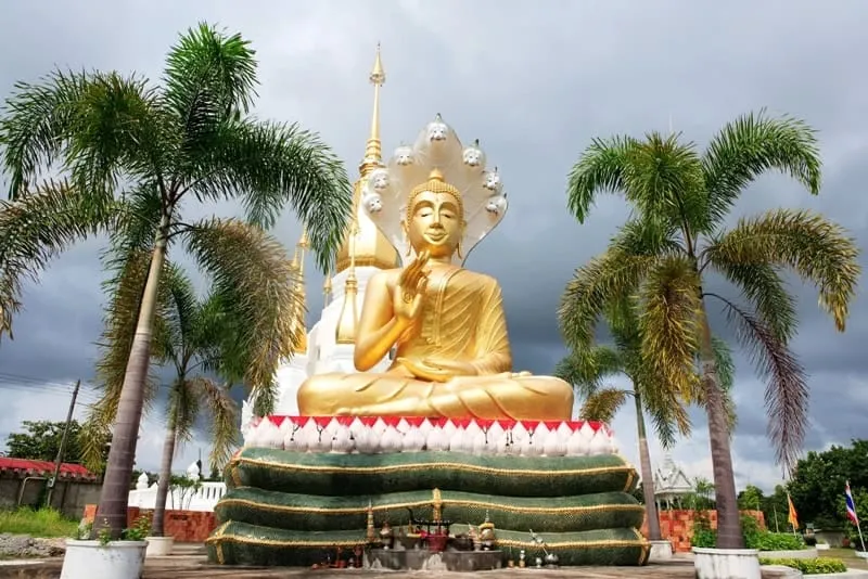 Wat Tham Khuha Sawan