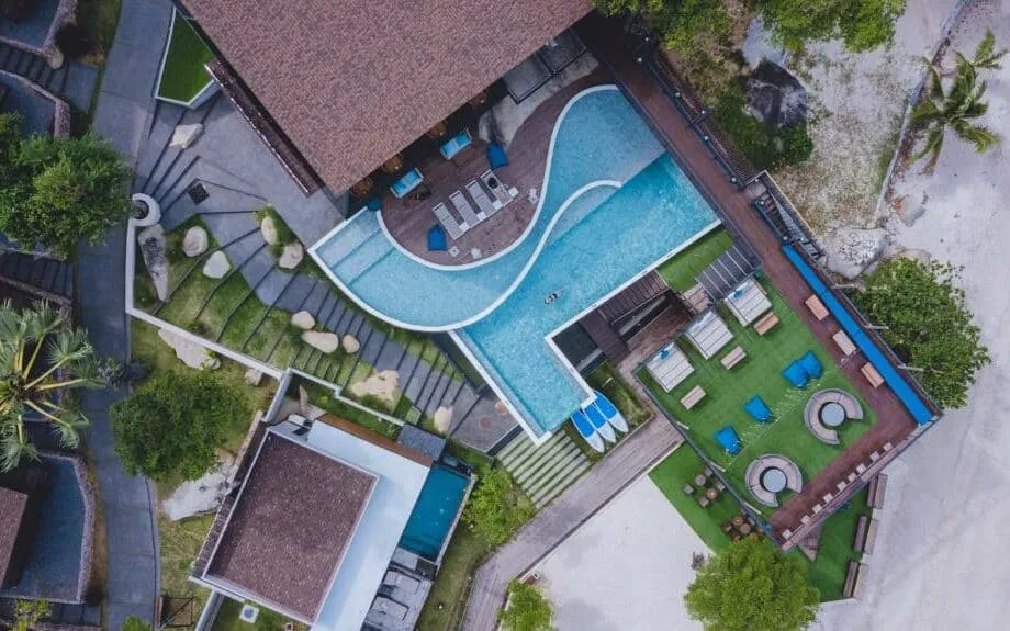 The Cabin Beach Resort – Leela Beach