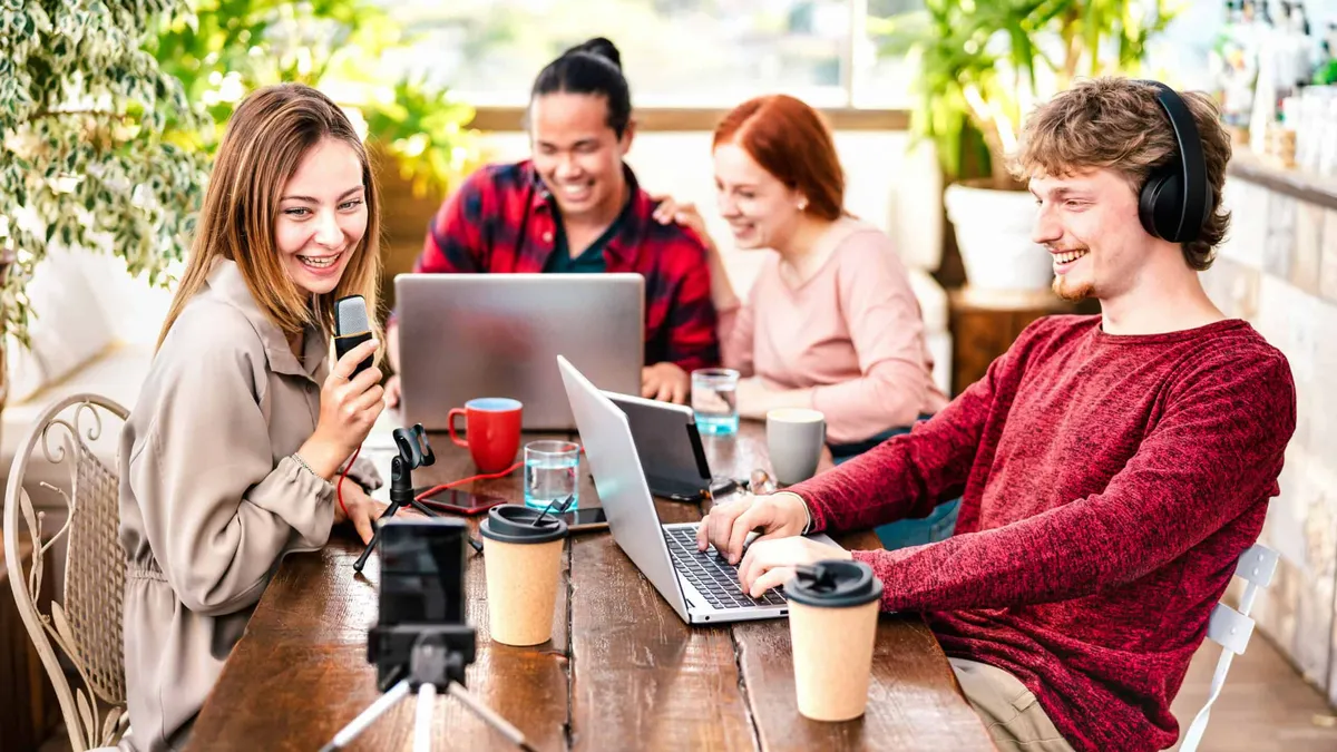 Connecting with Other Digital Nomads