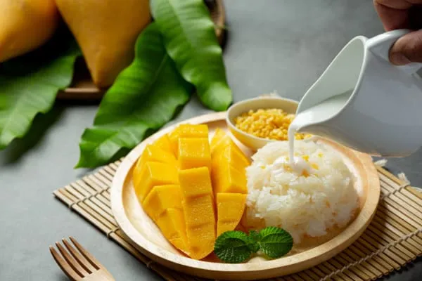 Khao Niew Mamuang  or Mango Sticky Rice ( ข้าวเหนียวมะม่วง )