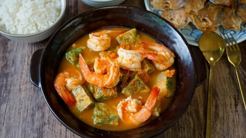 Gaeng Som or Yellow Curry Soup  ( แกงส้ม )