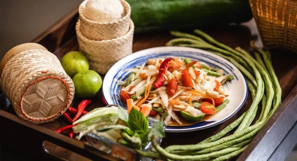 Som Tam ( ส้มตำ )